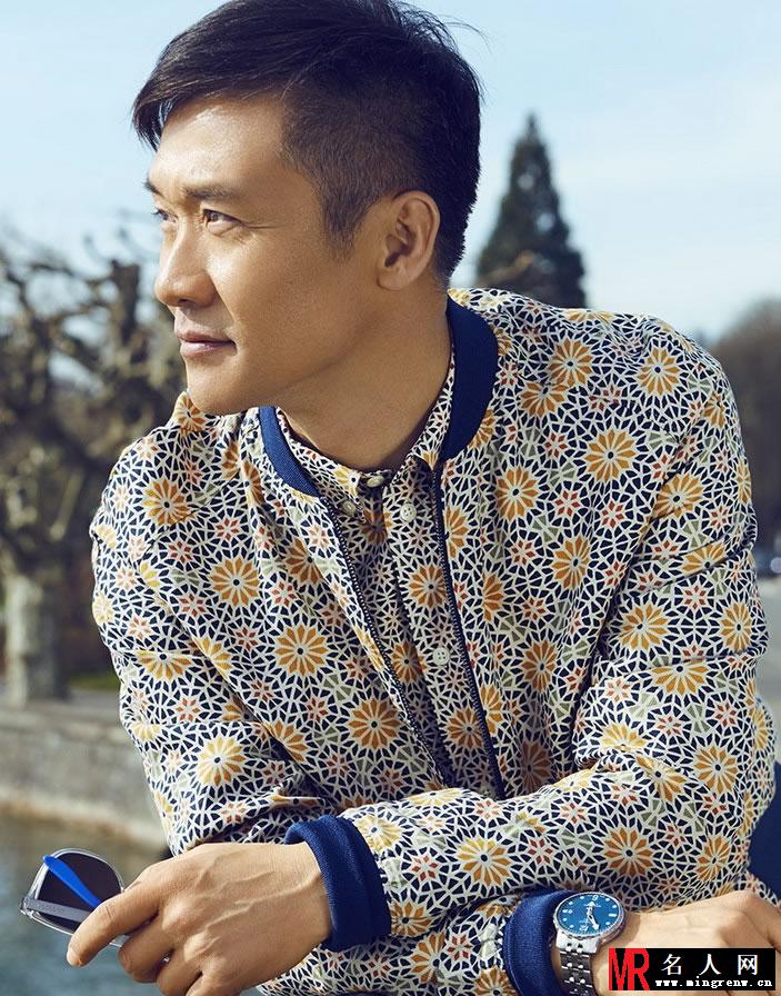 黄忠瑞异国绅士写真 硬汉形象深入人心(1)