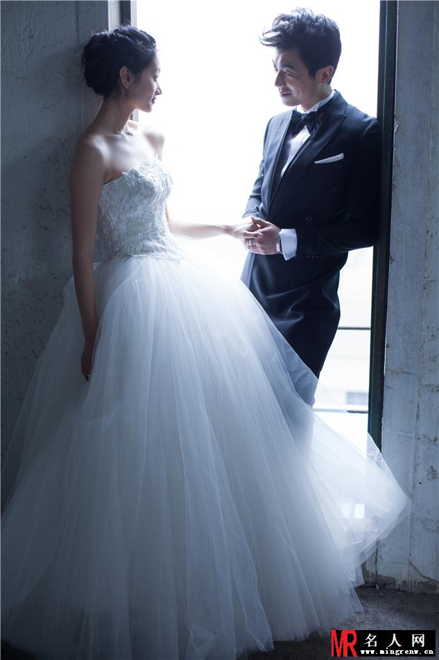 朱亚文沈佳妮婚纱照曝光 柔情甜蜜清新(1)