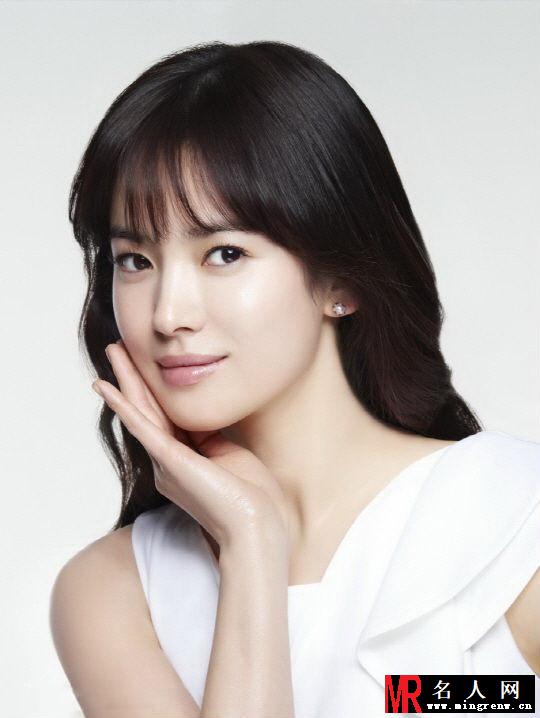 宋慧乔拍纯美写真 笑容温婉香肩诱惑(1)