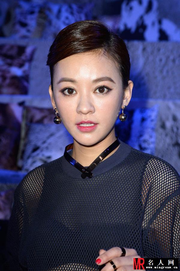 甜妞大变身 陈意涵2015秋冬巴黎时装周H&M Studio秀场穿透视装挑战性感(1)