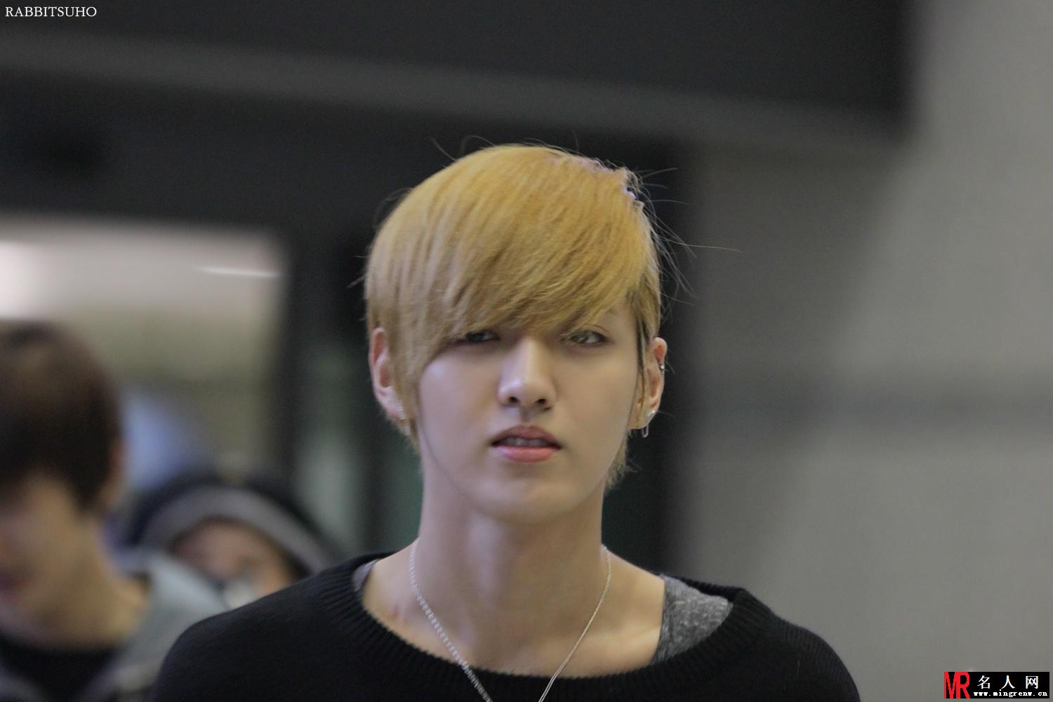 2012年12月EXO机场帅气写真吴亦凡图片 颜值爆表时尚造型合集(1)