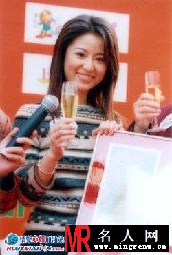 林心如1999年出席新城C助公益金筹款义卖日活动组图(1)