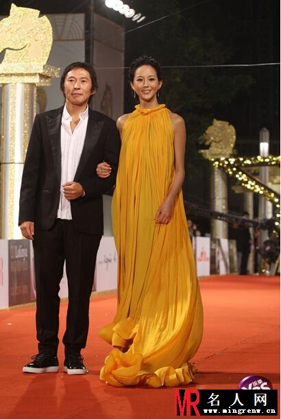 2007年12月第44届金马奖星光大道 张钧甯着黄裙出席(1)