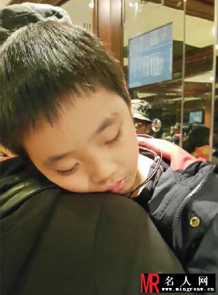黑儿子无下限 吴镇宇微博PO费曼黑照(1)