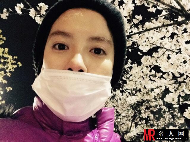 宋智孝素颜赏樱花 嘟嘴卖萌懵智女神(1)