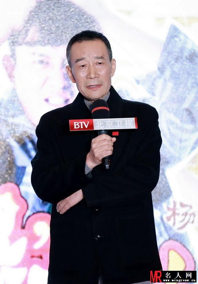 《嘿！老头》发布会小宋佳小鸟依人投怀黄磊(1)