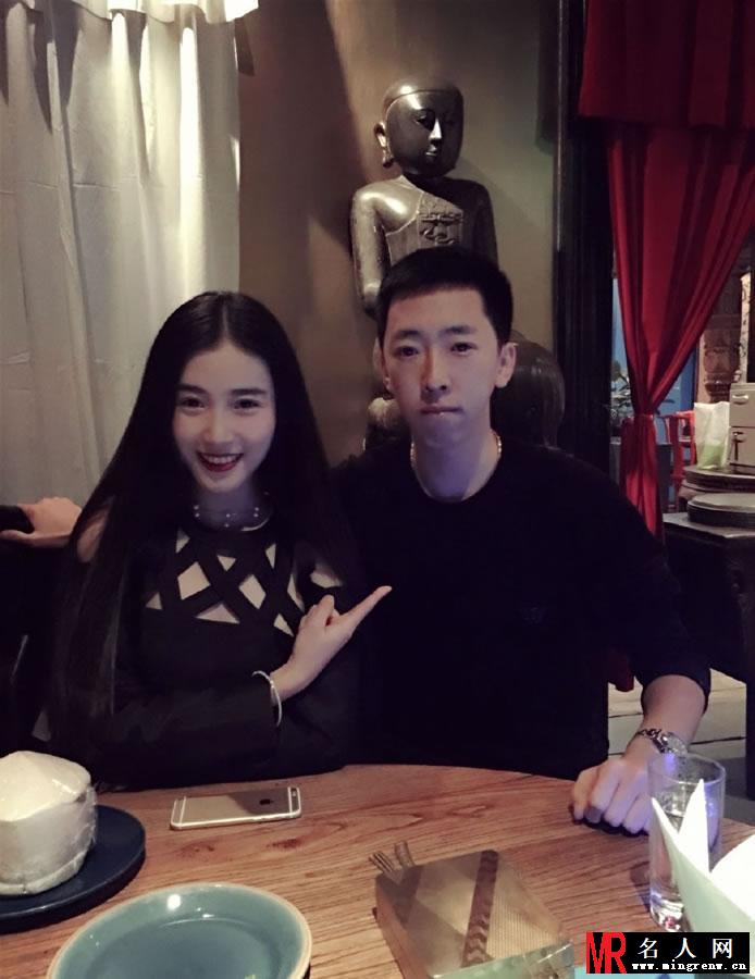 母神张辛苑微博生活照高清图集 酥胸外露展姣好身材(1)