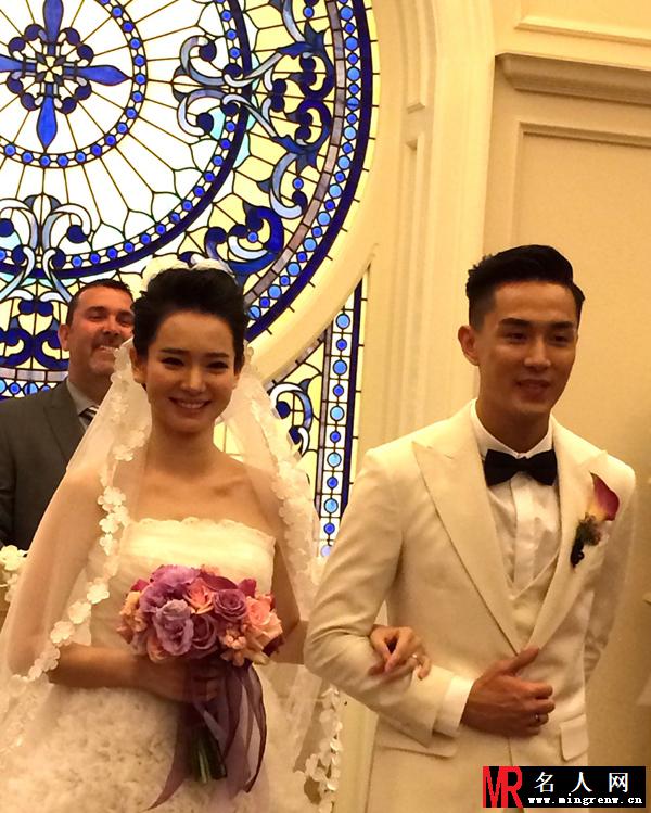 戚薇李承铉美国教堂举行婚礼 戚哥含泪化身小女人(1)