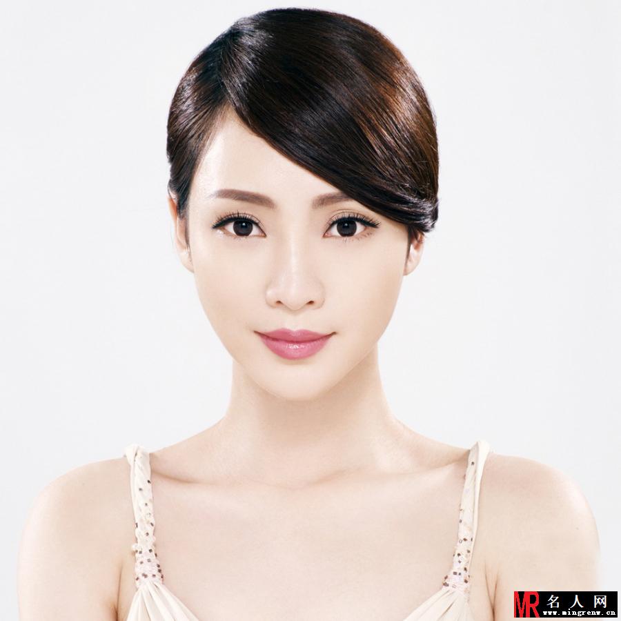 柳岩知性美妆写真曝光 温婉盘发彰显优雅气质(1)