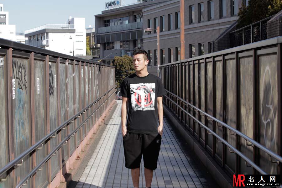 陈冠希东京街拍 玩味潮搭潮男(1)