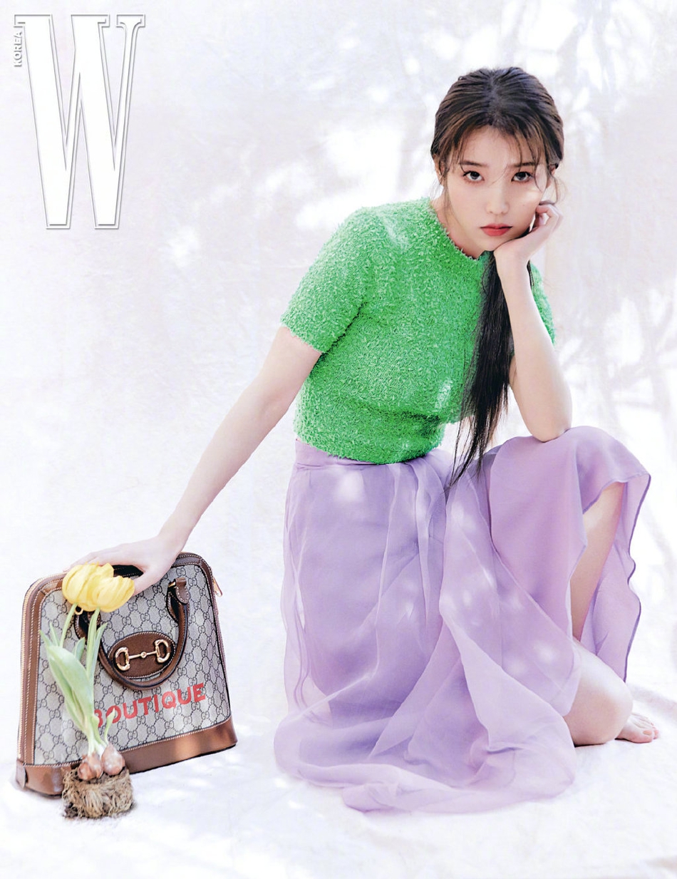 IU李知恩四月服饰画报 造型清新养眼(1)
