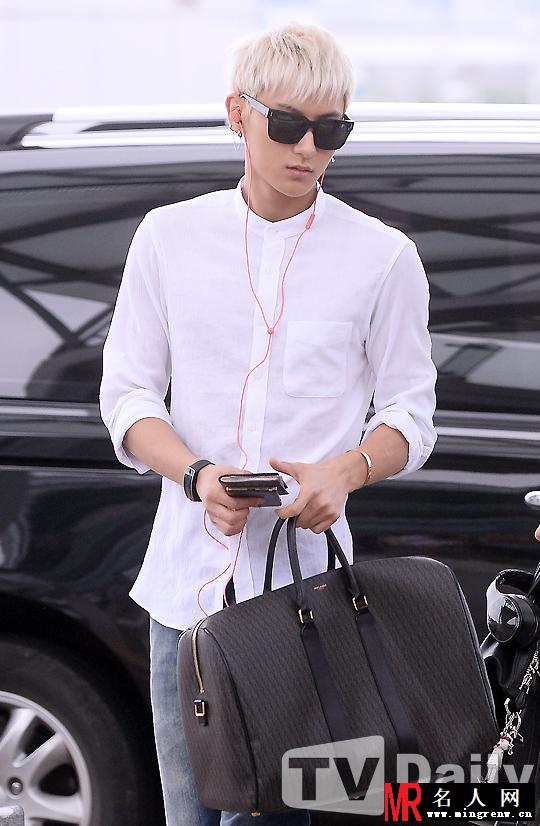 2014年7月EXO亮相仁川飞上海机场时尚帅气写真 黄子韬图片写真(1)