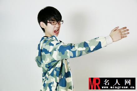TFBOYS王源给六百万粉丝的福利 可爱搞怪令人喜爱(1)