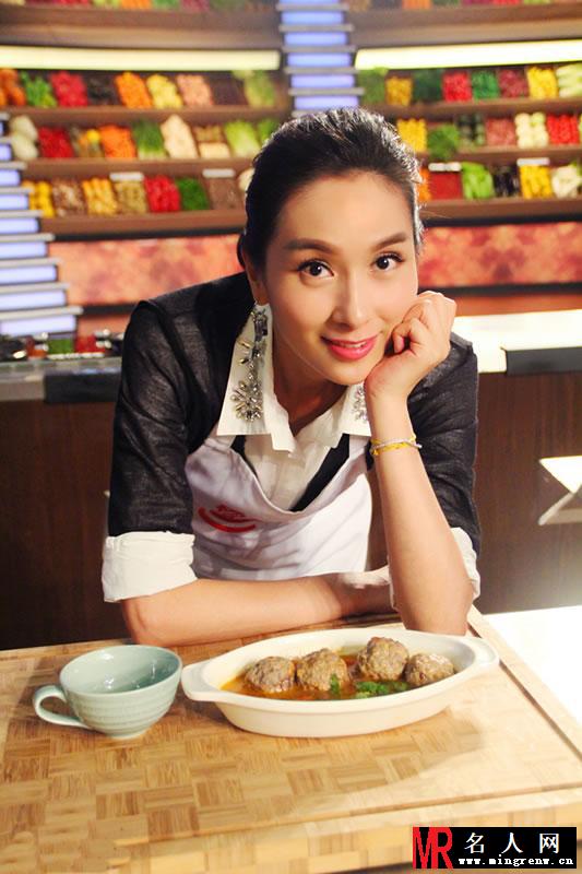 《星厨驾到》杨恭如大秀厨艺 上得厅堂下得厨房(1)