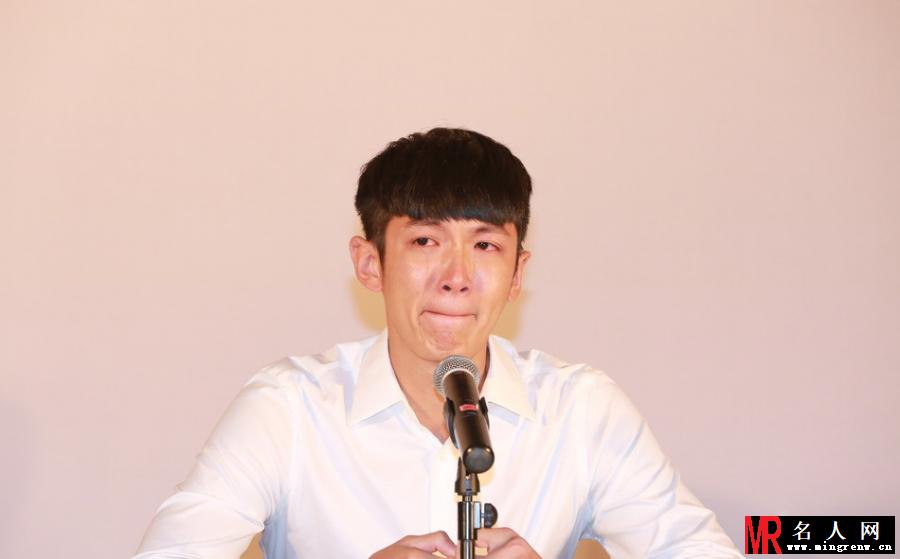 直击柯震东记者发布会 痛哭流涕直认错(1)
