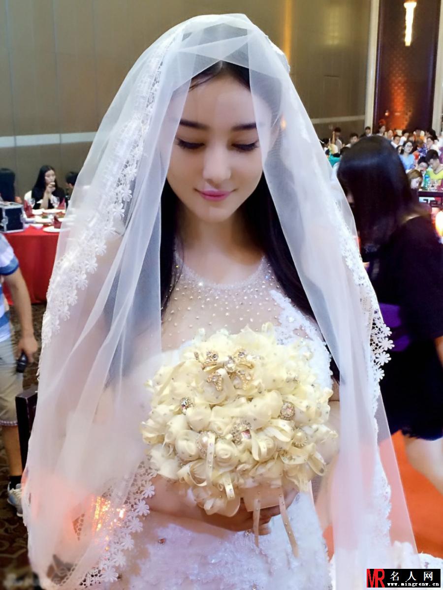张馨予化身娇羞新娘 傲人上围十分抢镜(1)