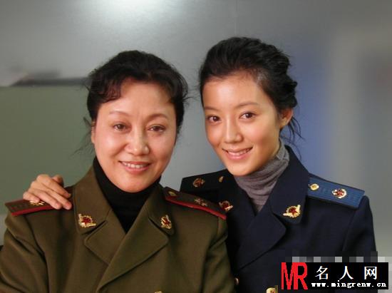明星母女照大盘点 李小璐貌不如母亲(1)