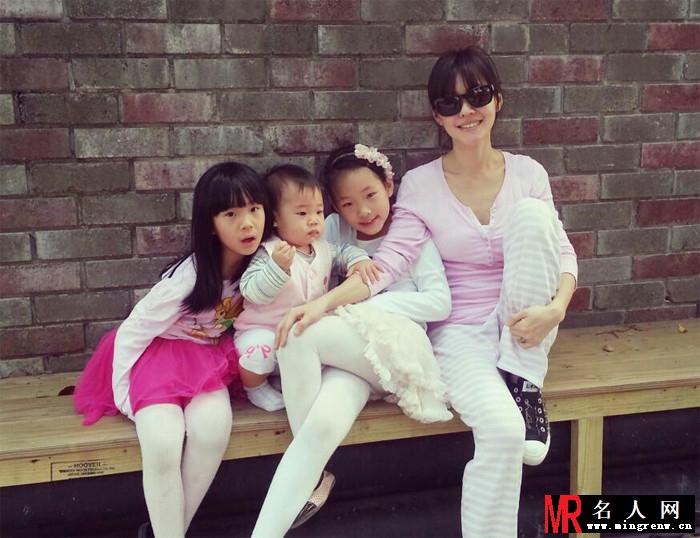 辣妈小S强吻小女 母女三人私生活大曝光(1)