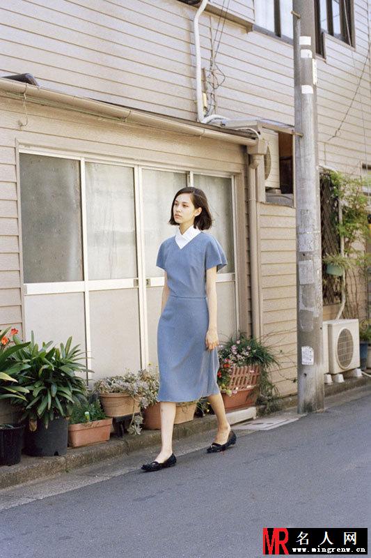 水原希子秋日写真 尽显少女气息迷人(1)