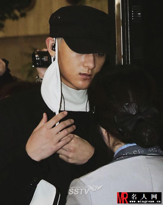 2014年4月EXO金浦飞北京机场时尚帅气写真黄子韬图片写真(1)