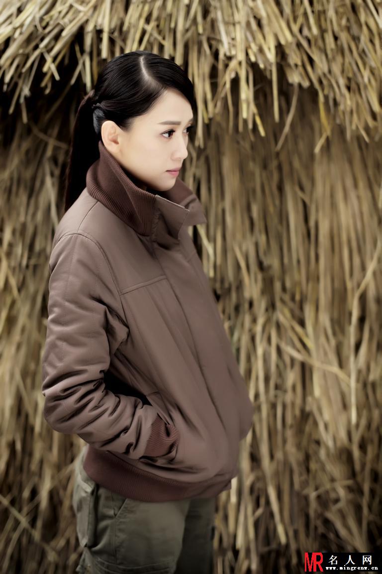 《偏偏喜欢你》陈乔恩花絮美图 萌教官让人眼前一亮(1)