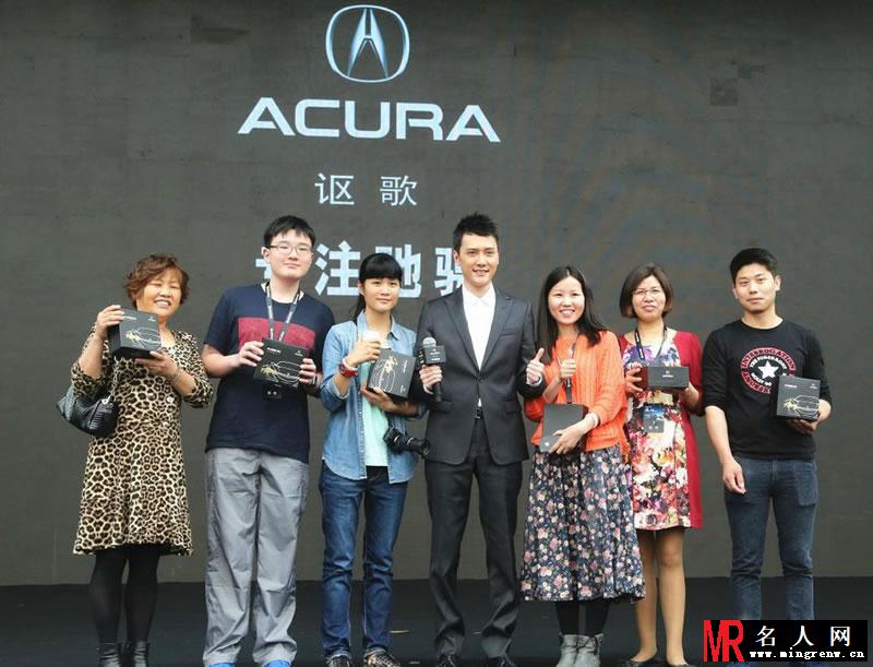 2015年3月广州Acura感动嘉年华 冯绍峰捧气球浪漫登场(1)