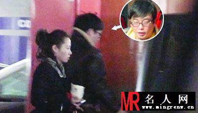 张靓颖公开与少城时代老板冯轲恋情(1)