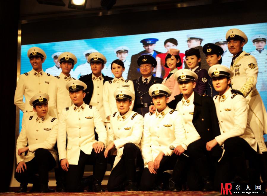 偏偏喜欢你发布会 贾乃亮帅气走台步(1)