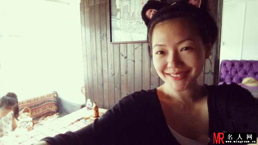 小S带女儿出游 不改搞笑本色大肆扮鬼脸(1)