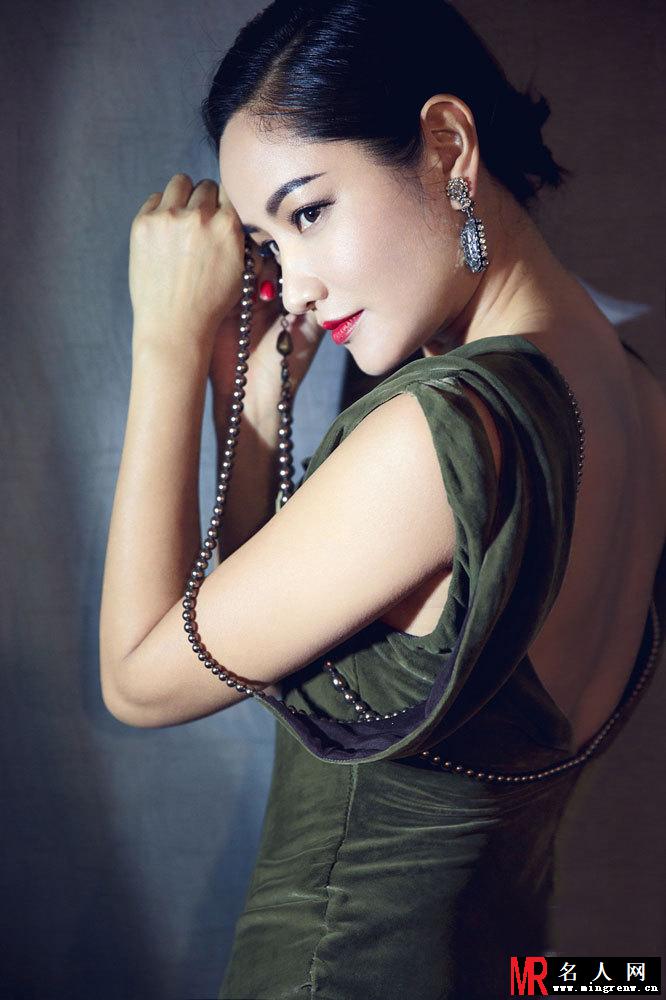 瞿颖最新写真曝光 红唇美艳尽显天后风范(1)