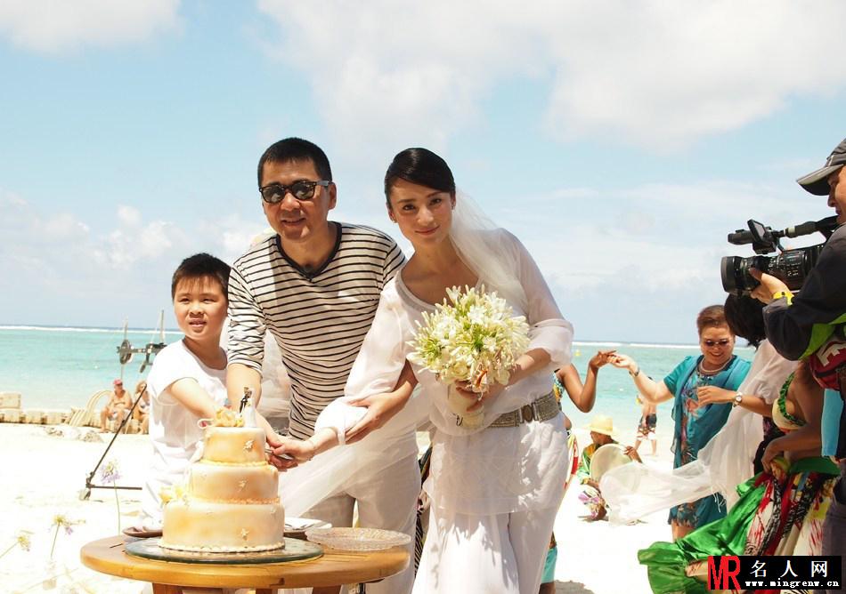 陈建斌蒋勤勤结婚8周年 补办婚礼浪漫湿吻(1)