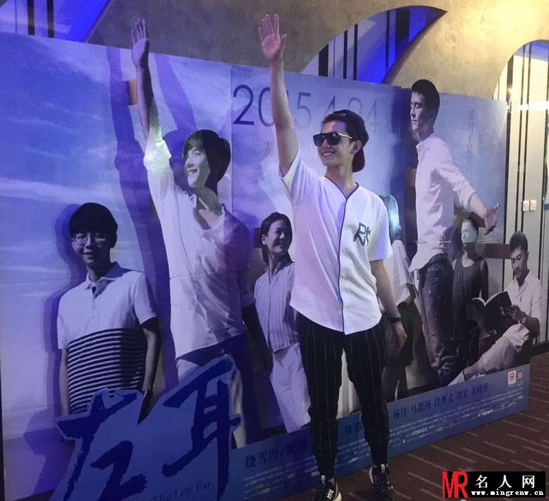 杨洋微博生活照集锦 展精致侧颜青春无敌(1)
