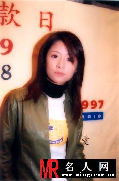 林心如1999年出席新城C助公益金筹款义卖日活动组图(1)