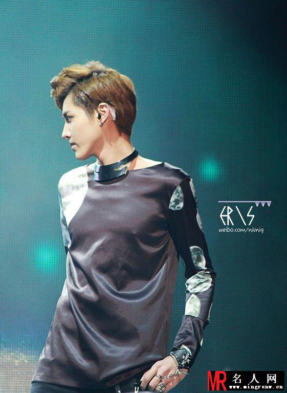 吴亦凡2012年首尔SHOW CASE倾情演唱颜神颜值爆表引粉丝尖叫(1)