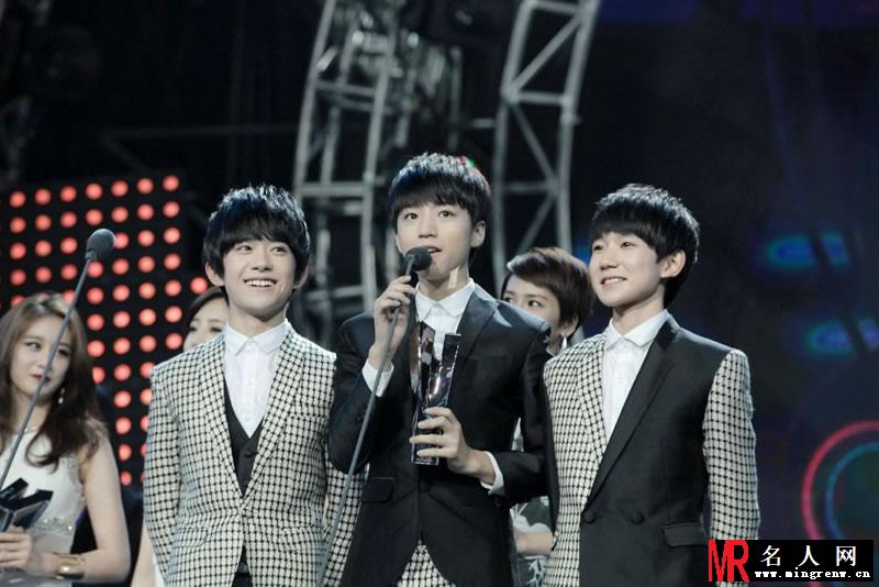 tfboys组合音悦V榜盛典斩获大奖(1)
