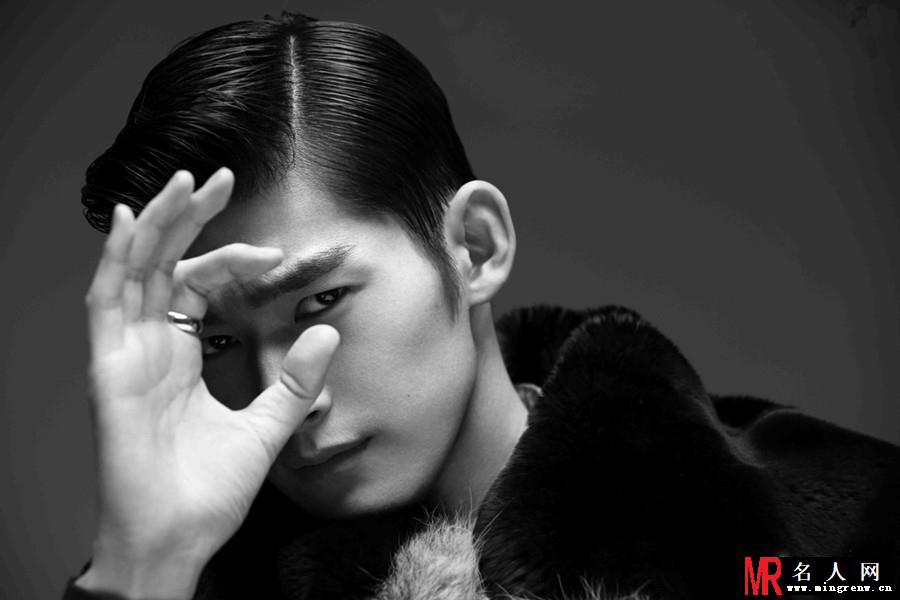 张翰玉面型男黑白写真 《隋唐演义》饰玉面小生(1)