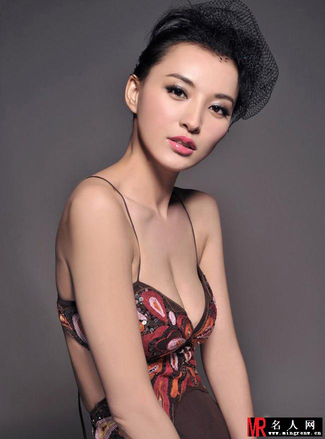 莫小棋美艳出镜 曼妙曲线令人称赞(1)