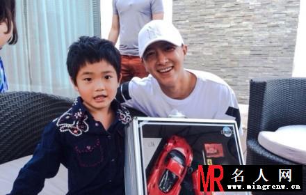 曹格儿子joe生日会 黄磊张歆艺现身献祝福(1)
