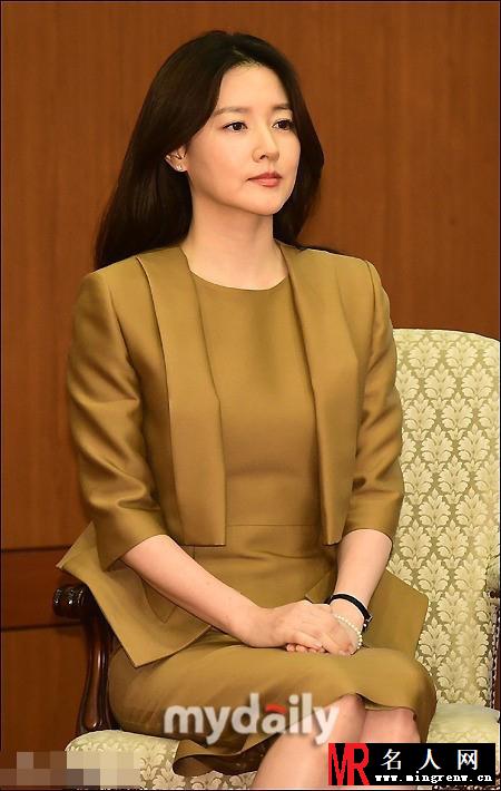 李英爱担任外交形象大使 气质优雅迷人(1)