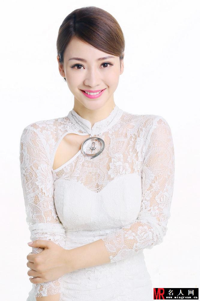 柳岩知性美妆写真曝光 温婉盘发彰显优雅气质(1)