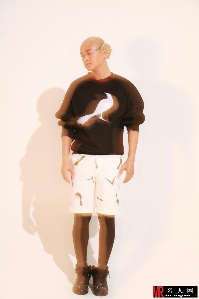 包贝尔新写真造型诡异 奇装奇服显魔幻(1)