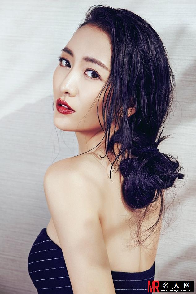 王鸥封面大片曝光 美得干净利落(1)