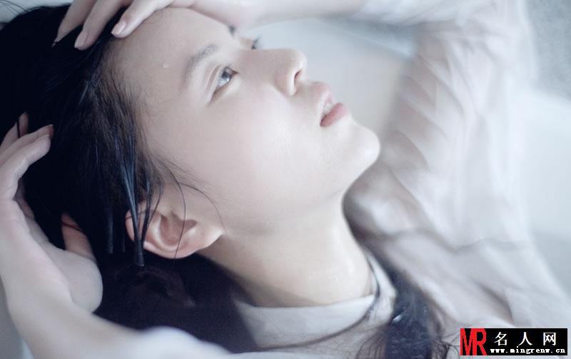 温心饶雪漫再次合作 上演浴室湿身诱惑大片(1)