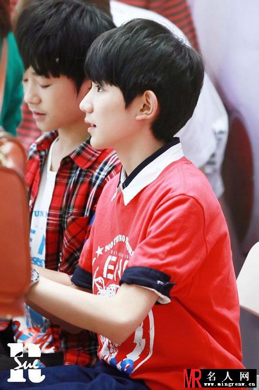 TFBOYS北京签售会 得到碰碰网第1000位艺人(1)