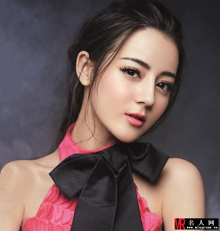 迪丽热巴魅惑写真曝光 梦幻氛围令人心醉(1)