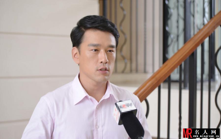 小爸妈首曝剧照 任重高露饰演夫妻(1)