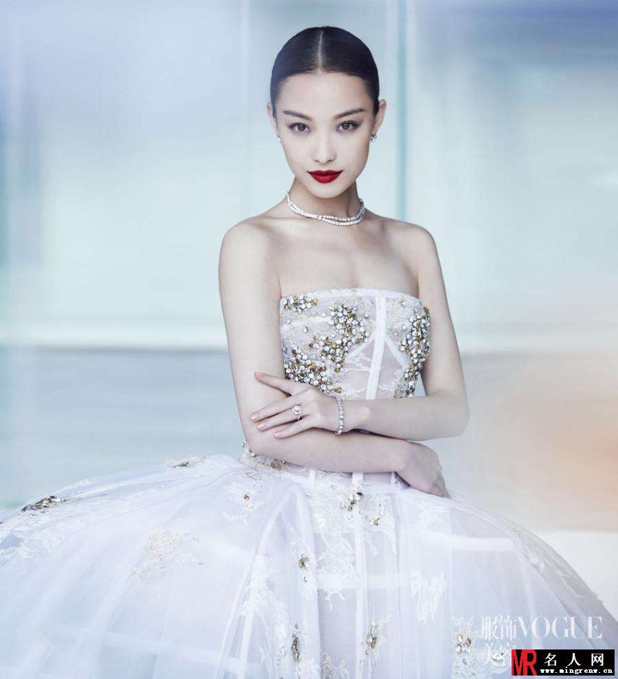 倪妮时尚写真曝光 精致妆容变身女王天后(1)