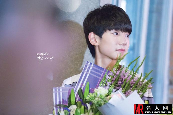 TFBOYS加盟《偶像来了》手捧鲜花见女神(1)
