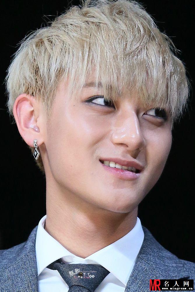 2013年11月EXO香港MAMA颁奖现场狼崽帅气亮相黄子韬图片(1)