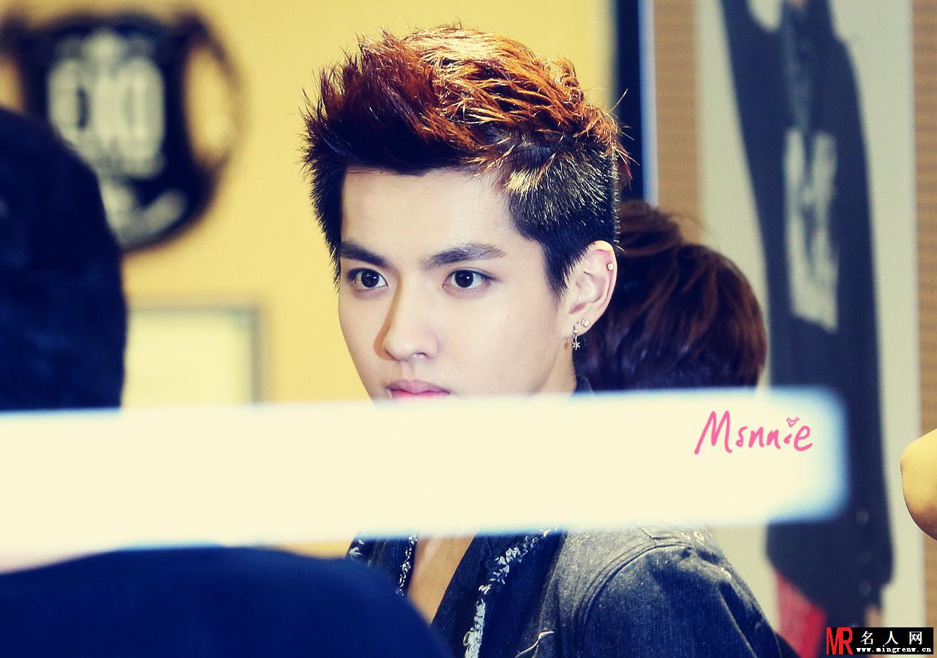 2013年韩国POP UP store活动现场EXO领队吴亦凡帅气现身颜值逆天(1)